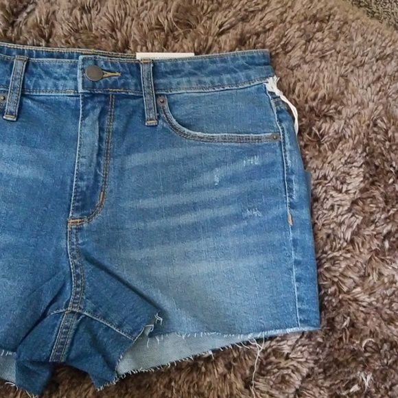 Universal Thread Shorts size 6 - Picture 2 of 7